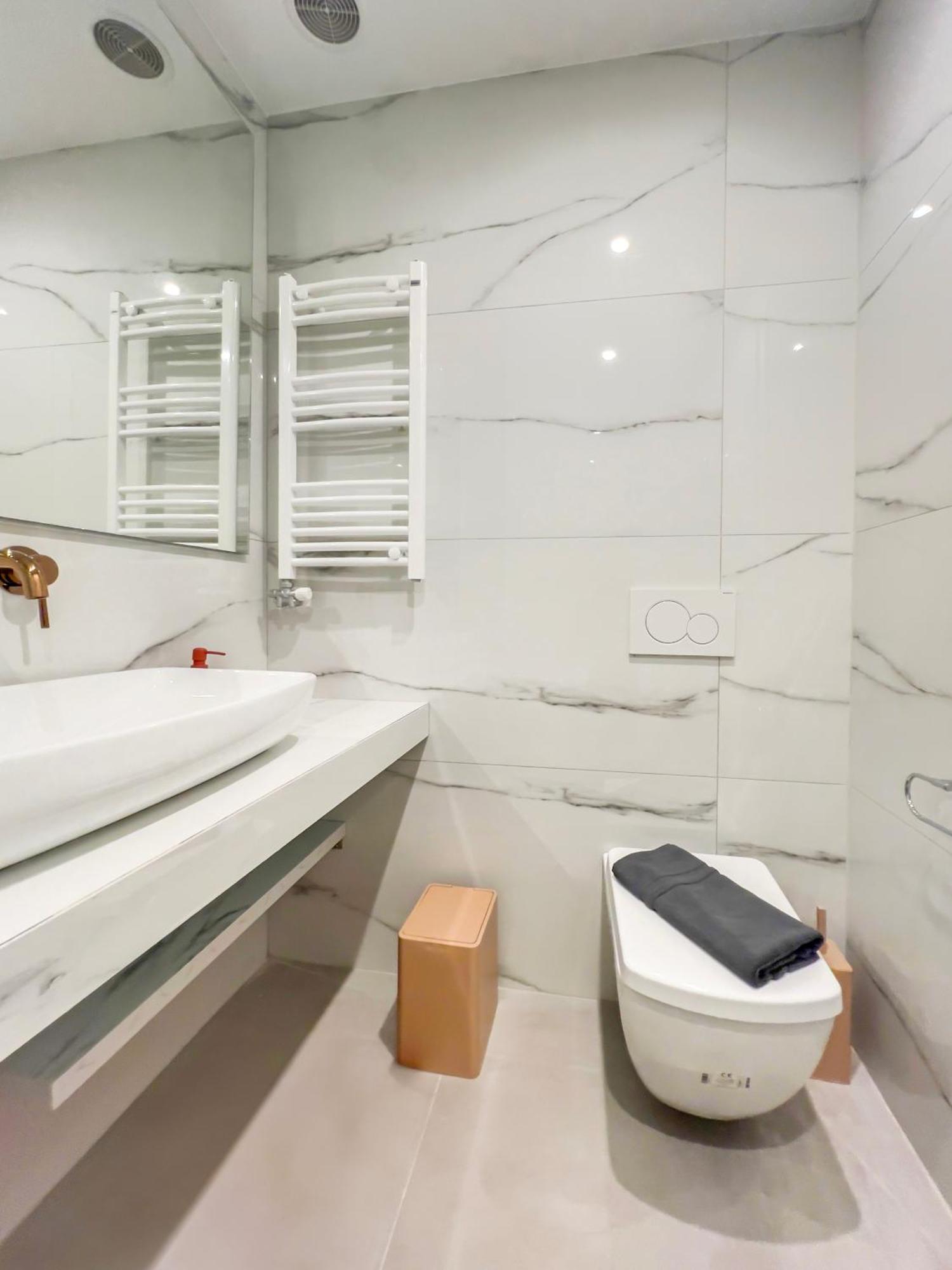 Roomy Home In Ilisia Athena Bagian luar foto